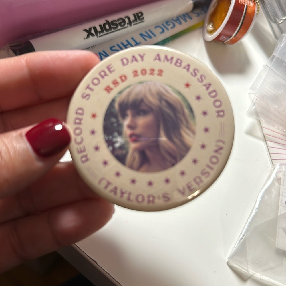 Taylor Swift 2022 Récord Store Day Ambassador Button